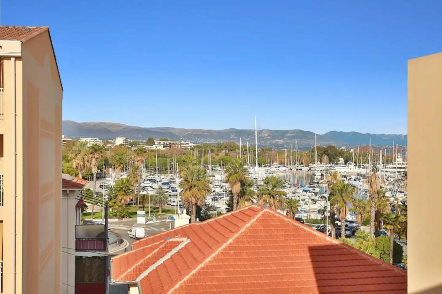 Charming Two-Bedroom Apartment With Balcony And Garage By The Marina 昂蒂布 外观 照片