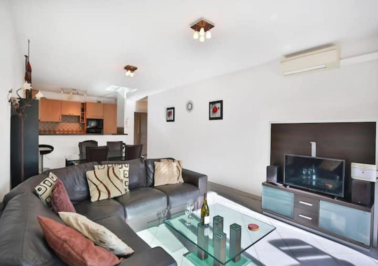 Charming Two-Bedroom Apartment With Balcony And Garage By The Marina 昂蒂布 外观 照片