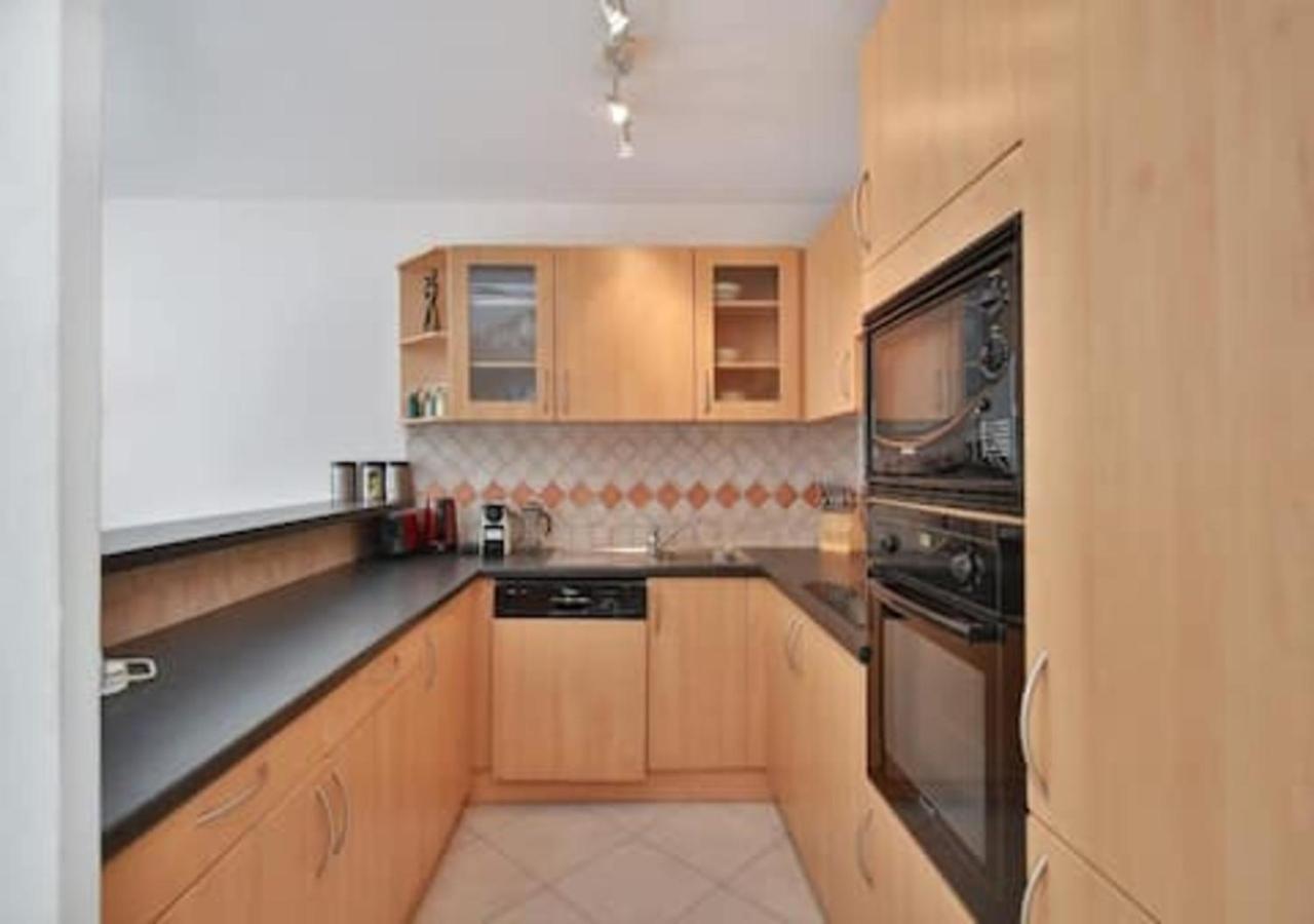 Charming Two-Bedroom Apartment With Balcony And Garage By The Marina 昂蒂布 外观 照片